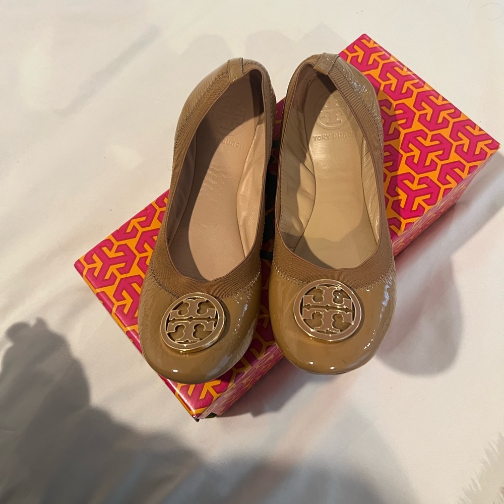 Tory Burch Caroline Ballet Elastic Flats.